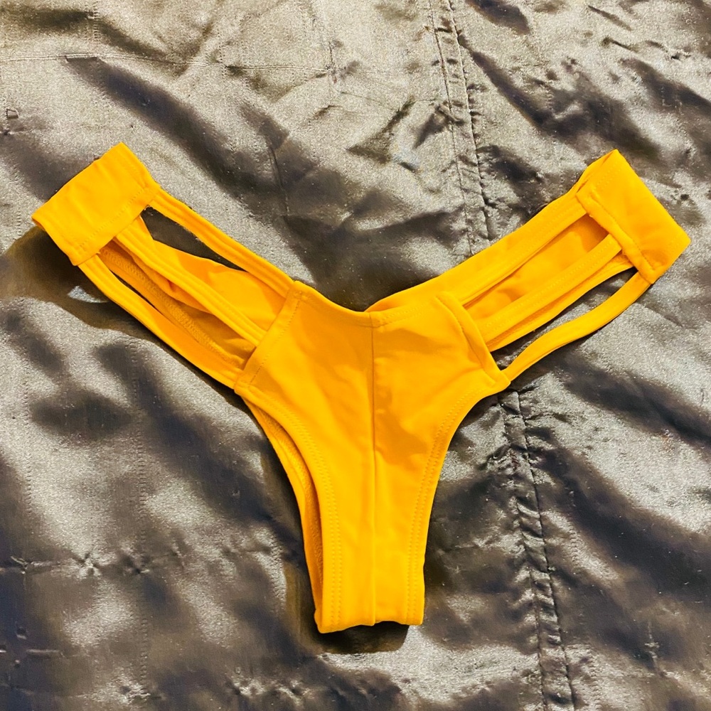 Montce Swim Bikini Bottoms M